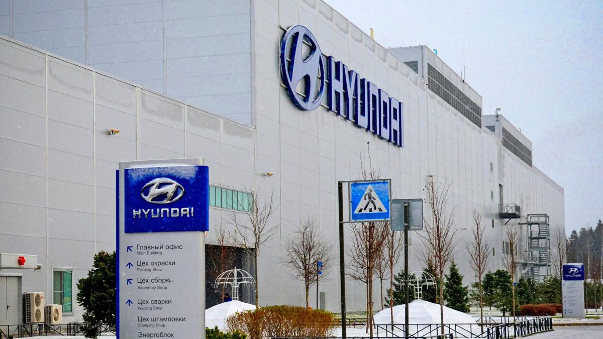 Завод Hyundai в Санкт-Петербурге останавливает работу из-за нехватки  комплектующих | РБК-Україна