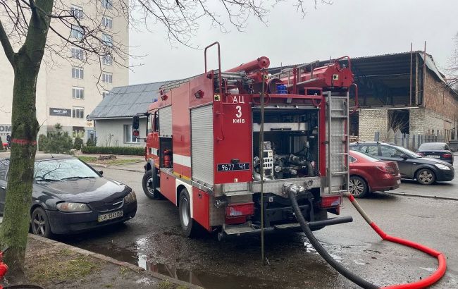 У Києві сталася пожежа в багатоповерхівці, є загиблий