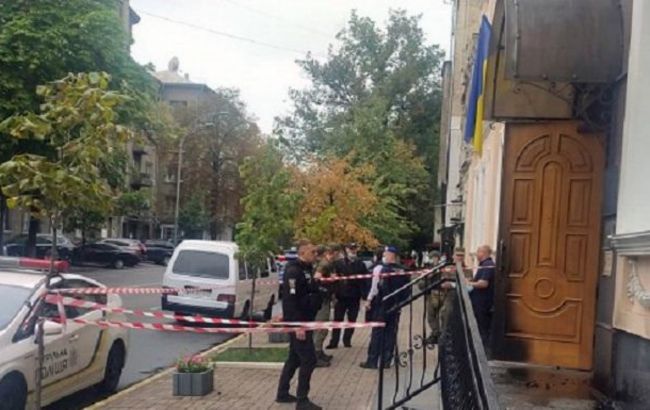 Поліція порушила справу через підпал офісу Денісової в Києві