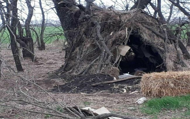 "З гі*на та палиць": у Миколаївській області російські солдати ховалися в "юрті"