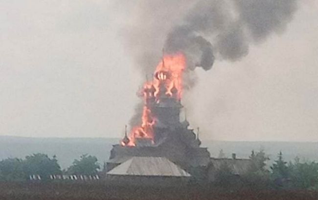 Войска РФ вновь обстреляли Святогорскую лавру: горит Всехсвятский скит