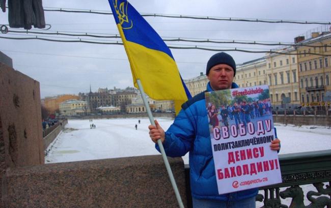 В Питере на активиста с украинским флагом напали с ножом