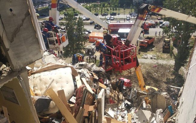 Вибух багатоповерхівки у Києві: з'явилися фото зсередини будинку