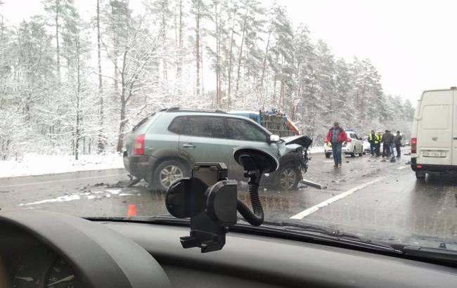 У Києві сталась потрійна ДТП, на Гостомельській трасі затор