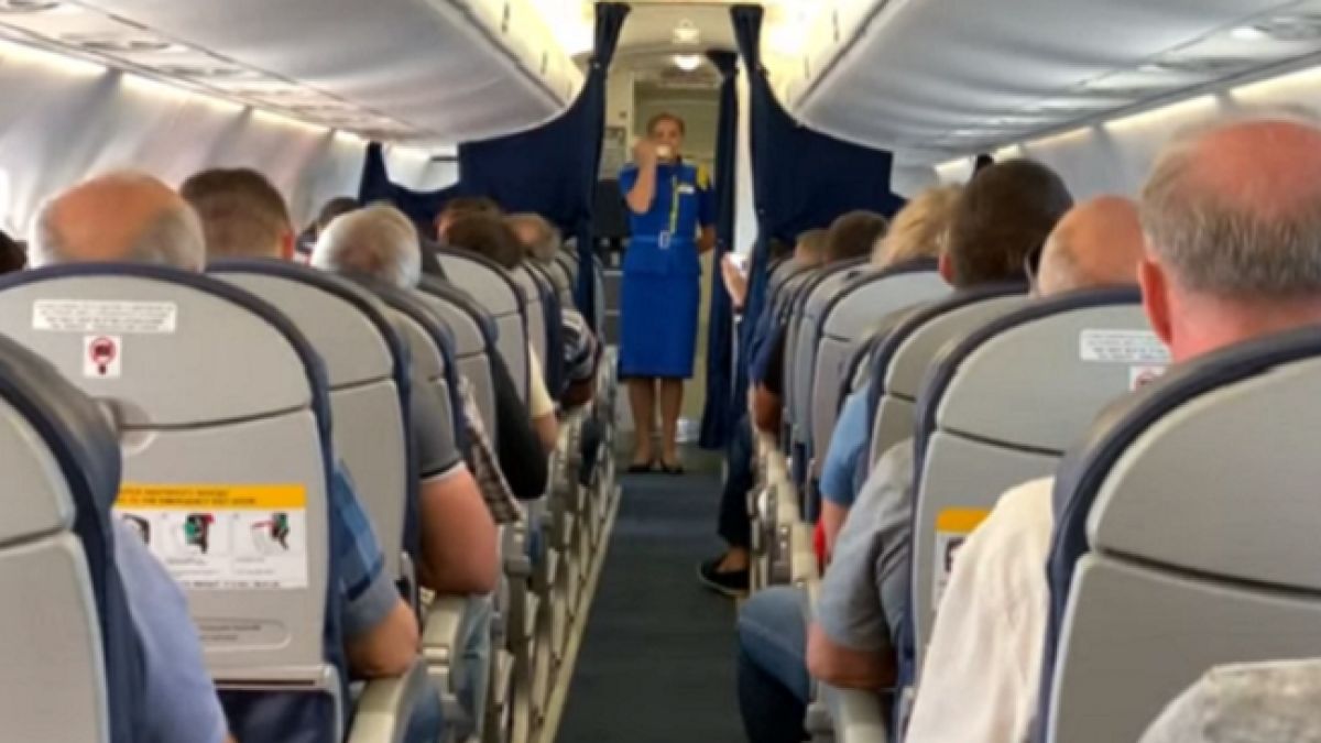 Порно видео в самолеты стюардесса