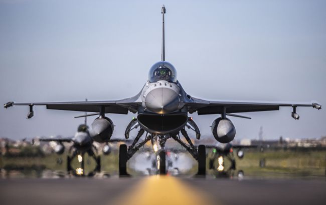 В Украину начали возвращаться первые специалисты в обслуживании F-16, - Евлаш