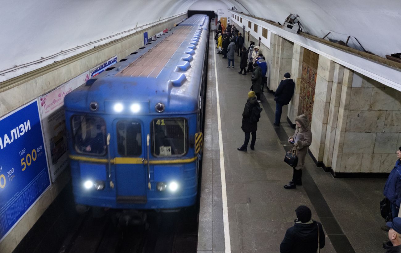 Метро в Киеве закрыли - челночное движение поездов поможет или нет | РБК  Украина