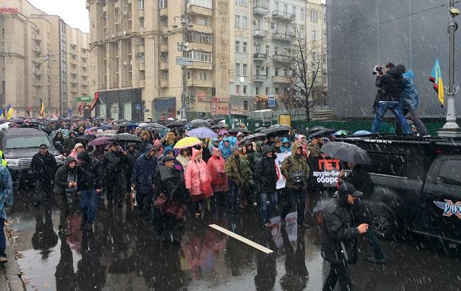 В Киеве на Михайловской площади начался "Марш возмущенных"