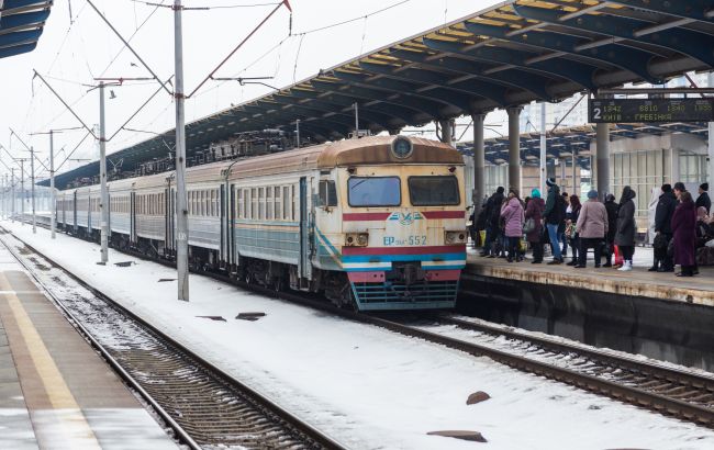 Через негоду затримались кілька поїздів. Графік вже відновлено