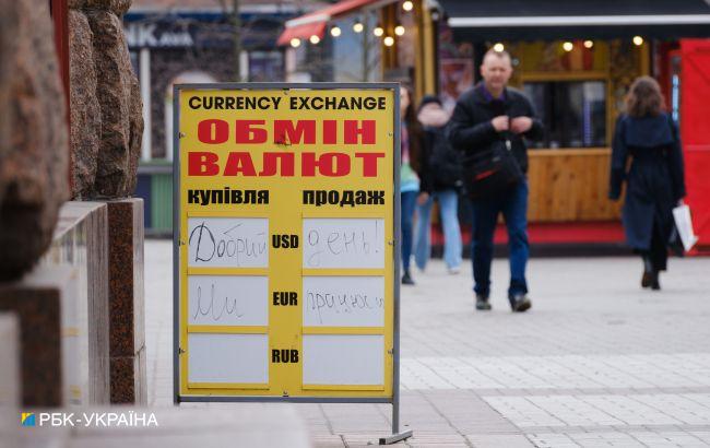 Що буде з доларом найближчим часом та до якої межі може впасти курс: прогноз експерта