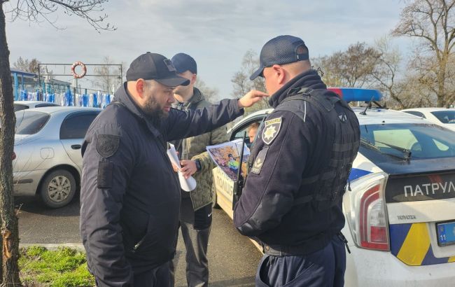 Поліція евакуювала жінку та чотирьох дітей з лінії фронту у Запорізькій області (відео)