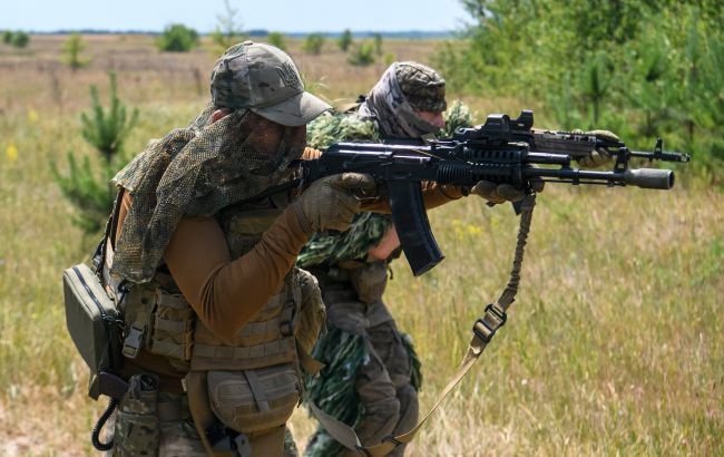 В Україні створили плащ-невидимку для військових: як він працює (відео)