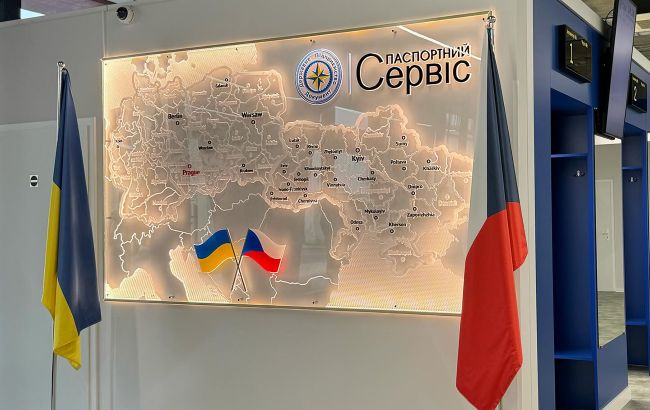 Великі черги. Як записатися до "Паспортного сервісу" у Празі