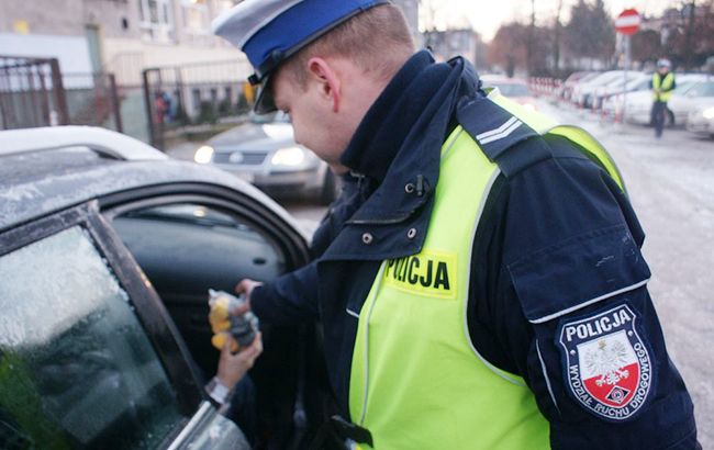 У Польщі три людини з мачете напали на українців