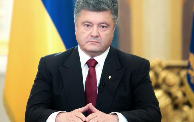 Порошенко присвоил звание "Мать героиня" почти 500 украинкам