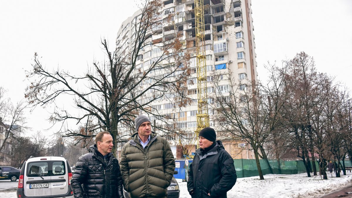 Кличко посетил Чернигов и поблагодарил общину и мэра за помощь в обороне  столицы | РБК Украина