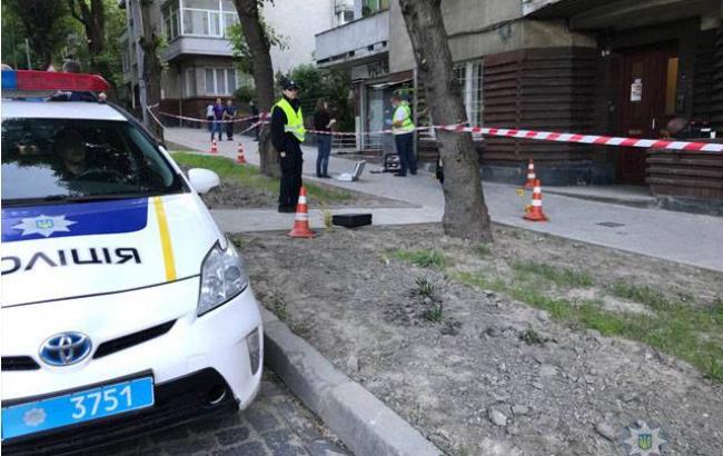 Во Львове участник ДТП нанес ножевые ранения патрульной полицейской