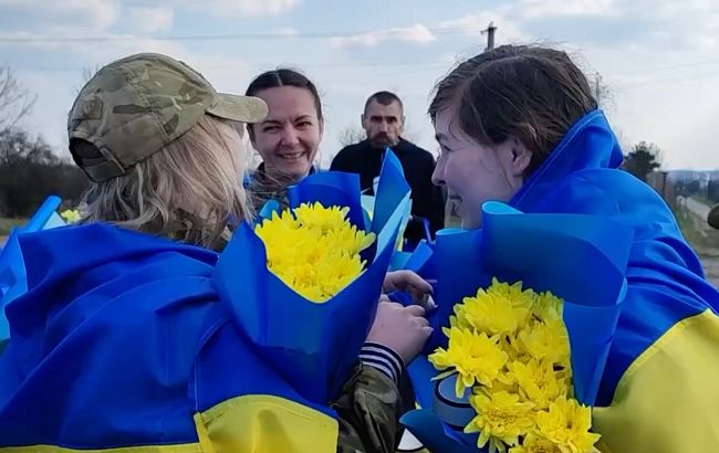 З полону оккупантів повернулася захисниця Маріуполя, поетеса і письменниця Валерія "Нава" Карпиленко