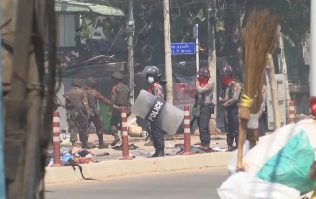 Поліцейські відкрили вогонь по протестувальниках в М'янмі, є жертви