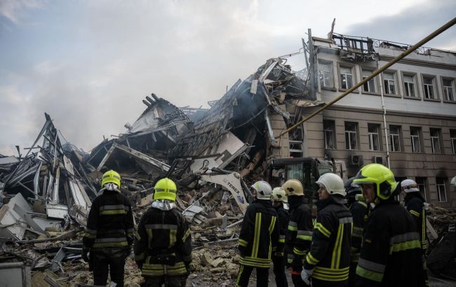 Разрушения в Николаеве, пожар в Одессе: названы последствия третьей подряд ночной атаки