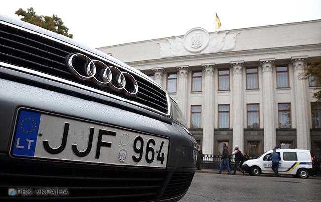 "Законодавча колізія": стало відомо, як будуть ввозити іномарки в Україну за новим законом