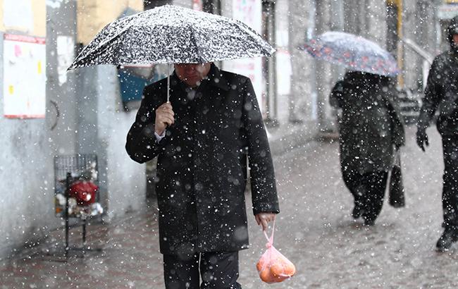 "Зайва парасоля ніколи не зайва": синоптик попередила про складну погоду