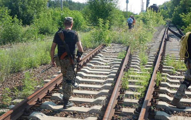 На железной дороге возле станции "Попасная" начали разминирование территории