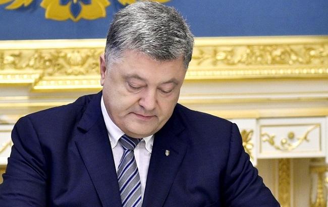 Порошенко усилил защиту прав детей без родительской опеки и сирот