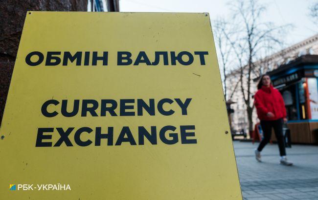 Украинцы стали больше опасаться роста цен и падения курса гривны к доллару