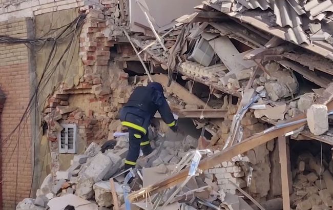 В Бахмуте из-под завалов удалось спасти мужчину