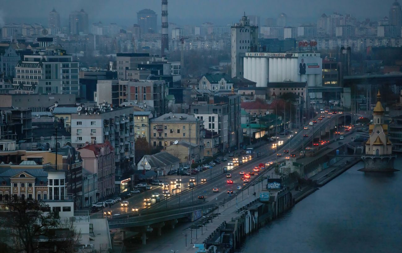 Киев жив. Киев фото города сейчас. Ситуация в Киеве. Блэкаут город Киев. Украина.