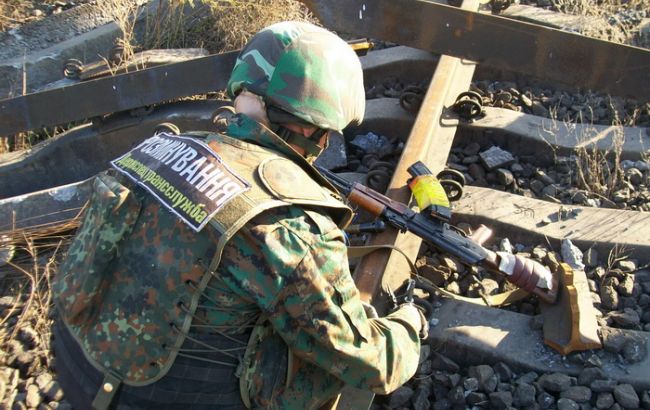 Держспецтрансслужбі дозволили застосовувати кийки, шокери і бронемашини