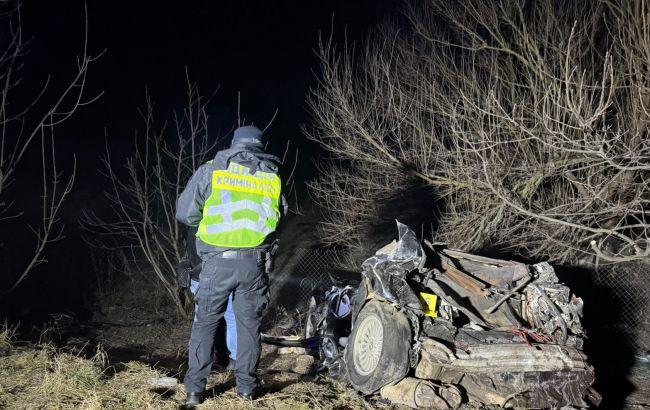 В Івано-Франківській області автомобіль зіткнувся з вантажівкою, загинули п'ятеро людей