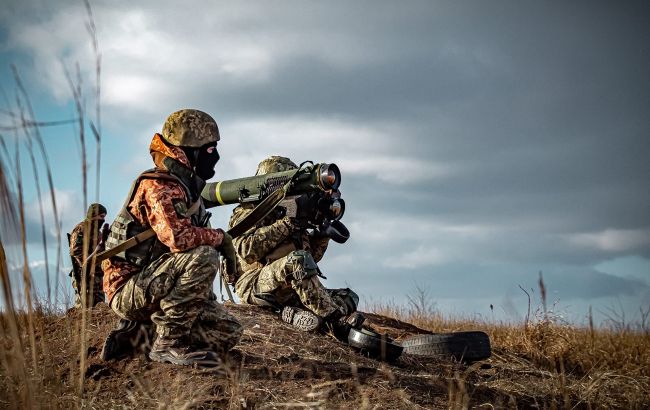 Допоміг Javelin. ЗСУ відбили атаку росіян, знищивши ворожі БМП і танк (відео)