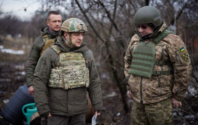 Военные на Донбассе не стреляют по гражданским и адекватно отвечают снайперам, - Зеленский