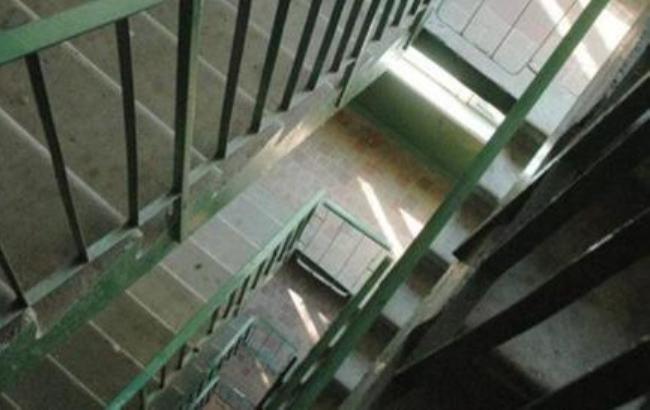 В Киеве разыскивают вора, столкнувшего с лестницы беременную женщину