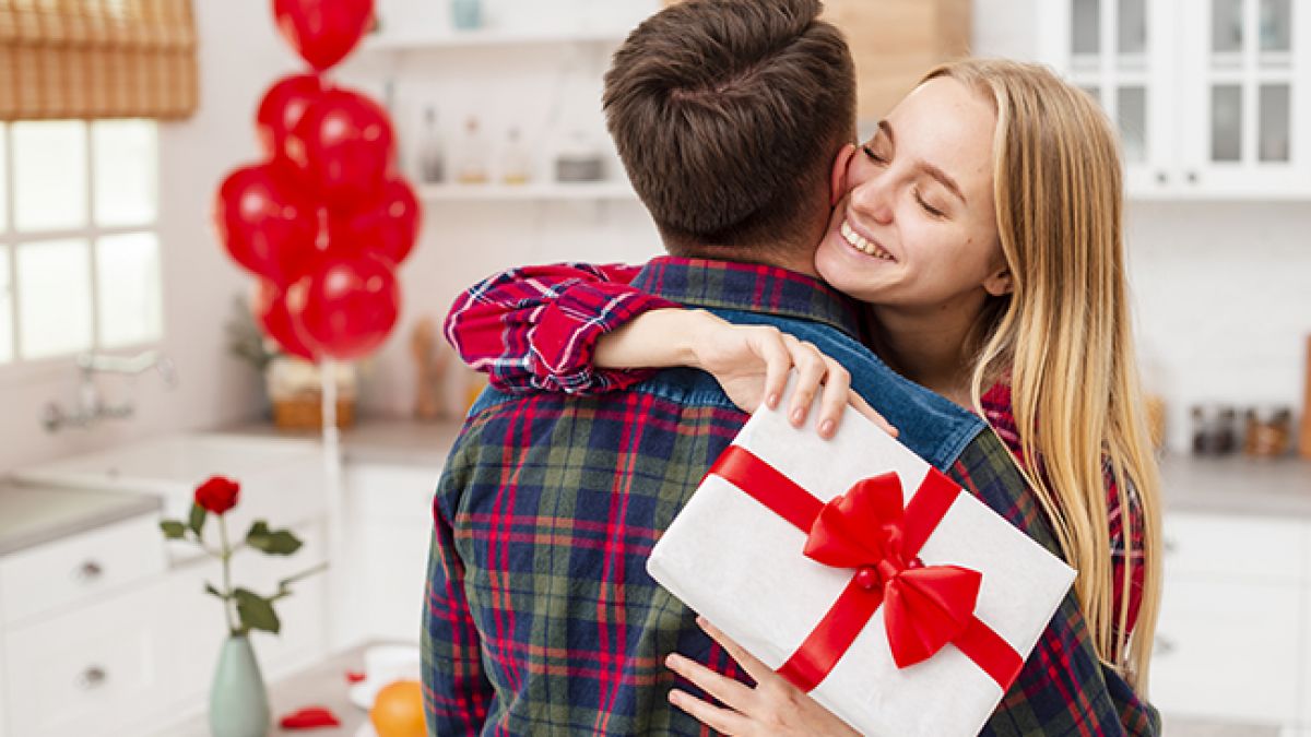 ТОП-10 идей подарков на 14 февраля. Что подарить на День святого Валентина в 2024?