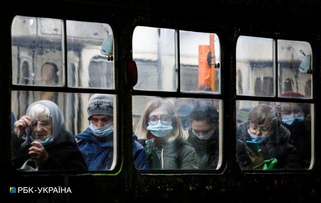 Зніс огорожу та виїхав на дорогу. У Харкові трамвай потрапив у ДТП, є постраждалі