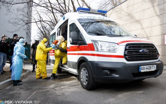 У Хмельницькому з підозрою на коронавірус помер медик