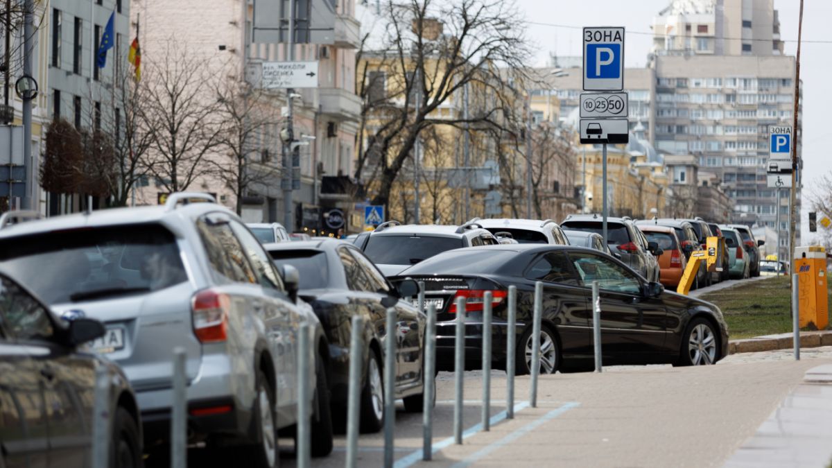 Парковщики не смогут задерживать авто | РБК Украина