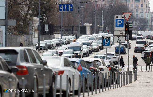 В Киеве отменили плату за парковку по решению суда