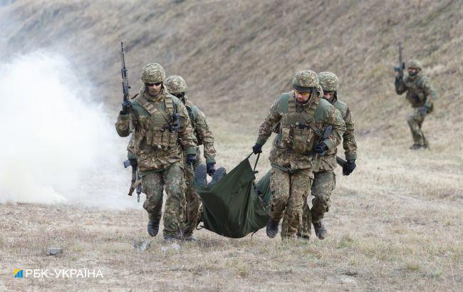 На Донбассе в результате обстрелов ранен военный