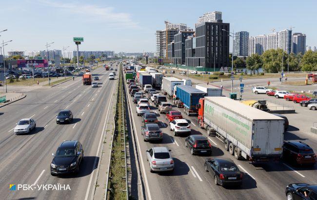 В Киев не пускают грузовики: с чем это связано