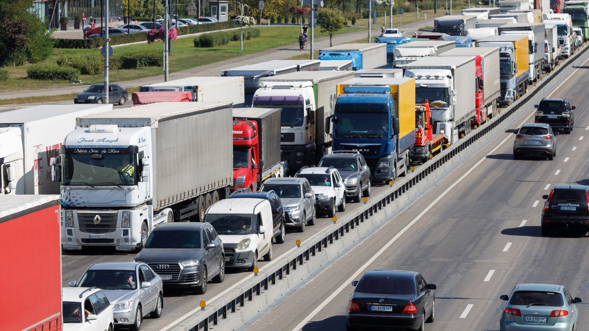 Грузовики не будут пускать в Киев - в чем причина | РБК Украина