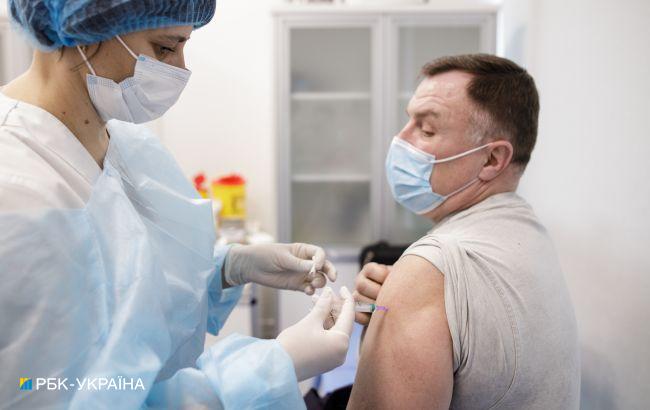 В Украине за сутки сделали более 80 тысяч прививок против COVID