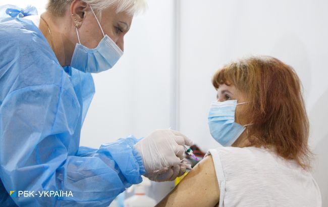 Понад 15 мільйонів українців вже отримали першу дозу COVID-вакцини