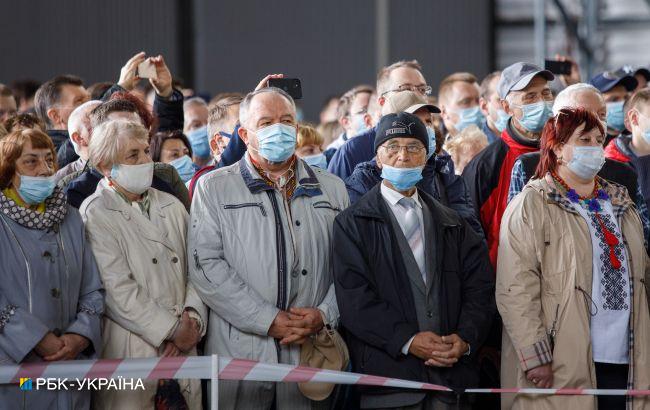 Кількість випадків COVID-19 в Україні за останню добу впала до 2,5 тисяч