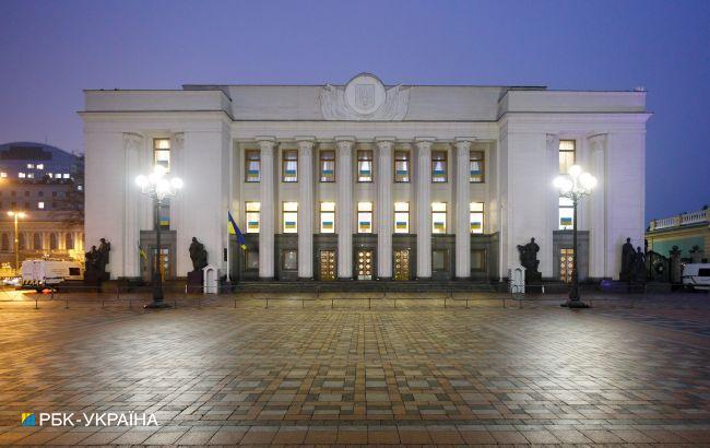 В Раде предлагают тюремные сроки за торговлю запрещенным алкоголем во время войны