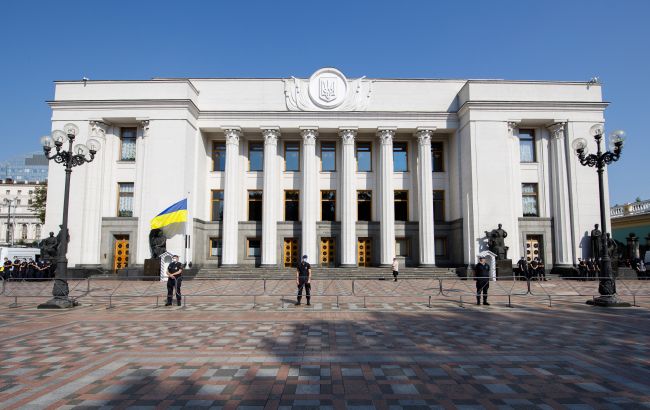 Судьи, политики и чиновники: кому меньше всего доверяют украинцы