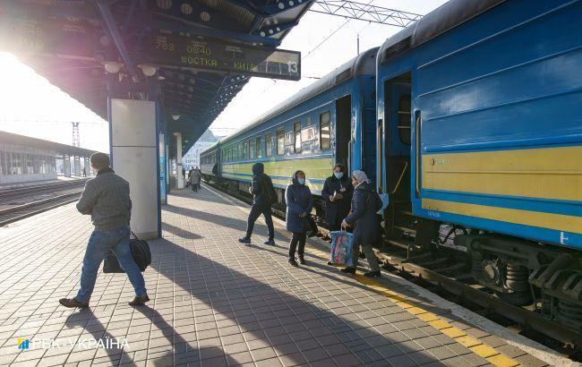 УЗ попередила про затримку низки пасажирських поїздів через знеструмлення